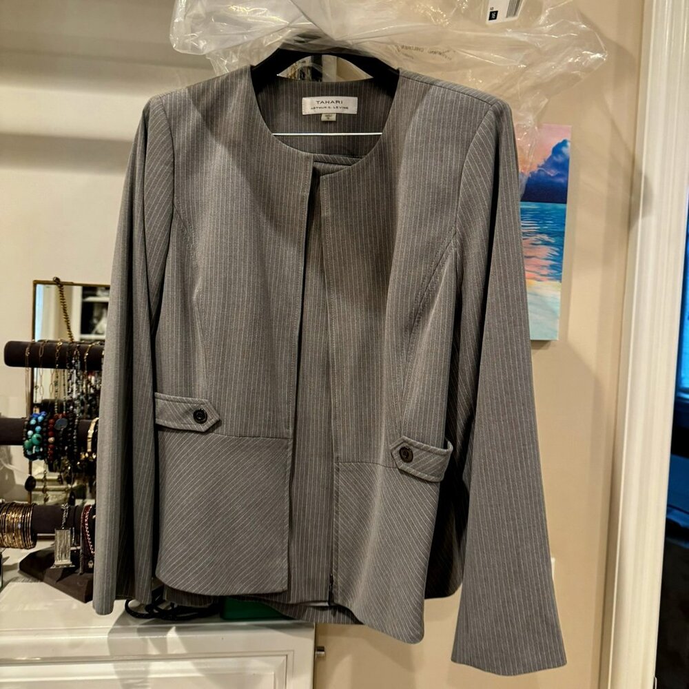 Tahari Size 16 Grey Pinstripe Suit